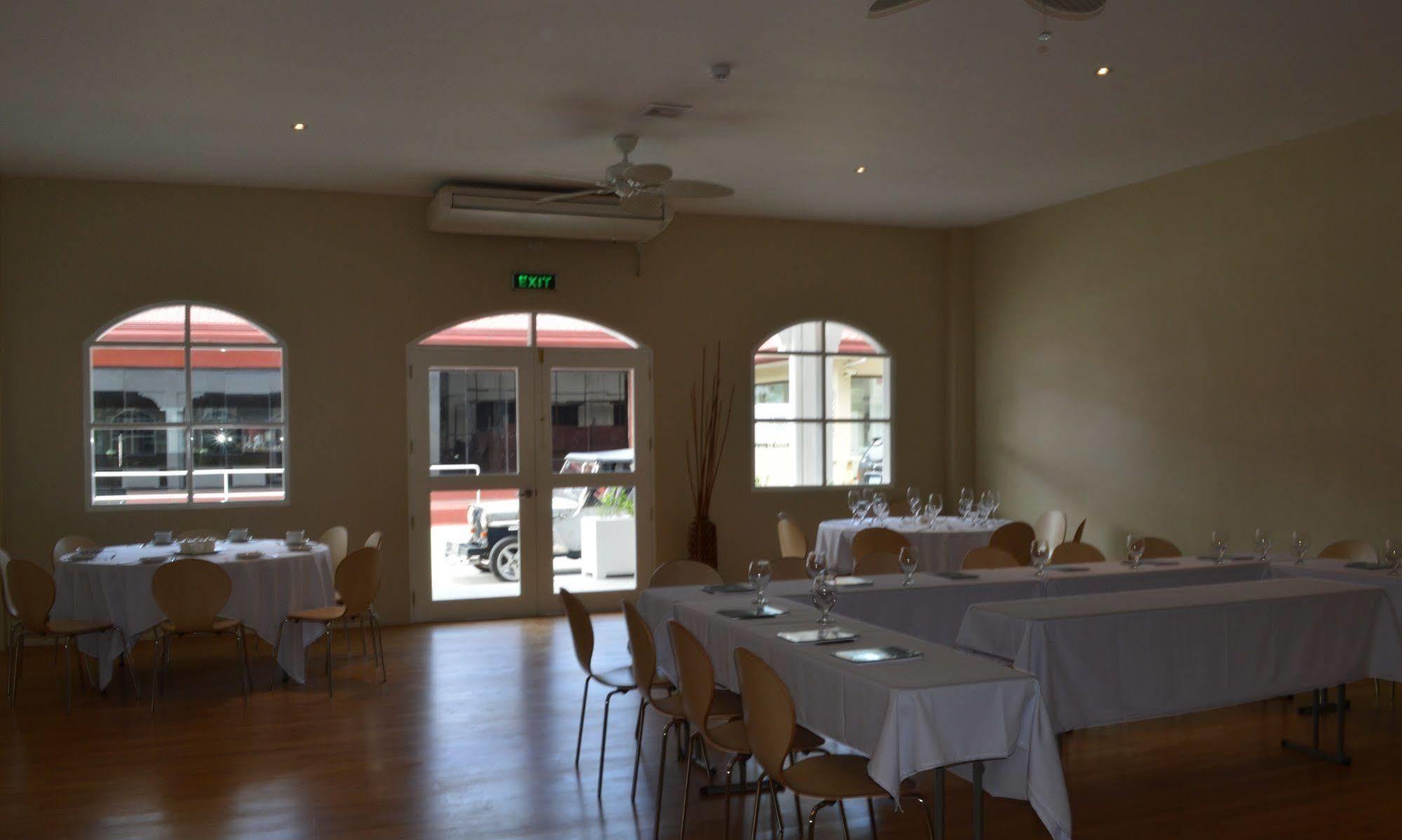 Kingsley'S Hotel And Gastro Pub Mabalacat 외부 사진