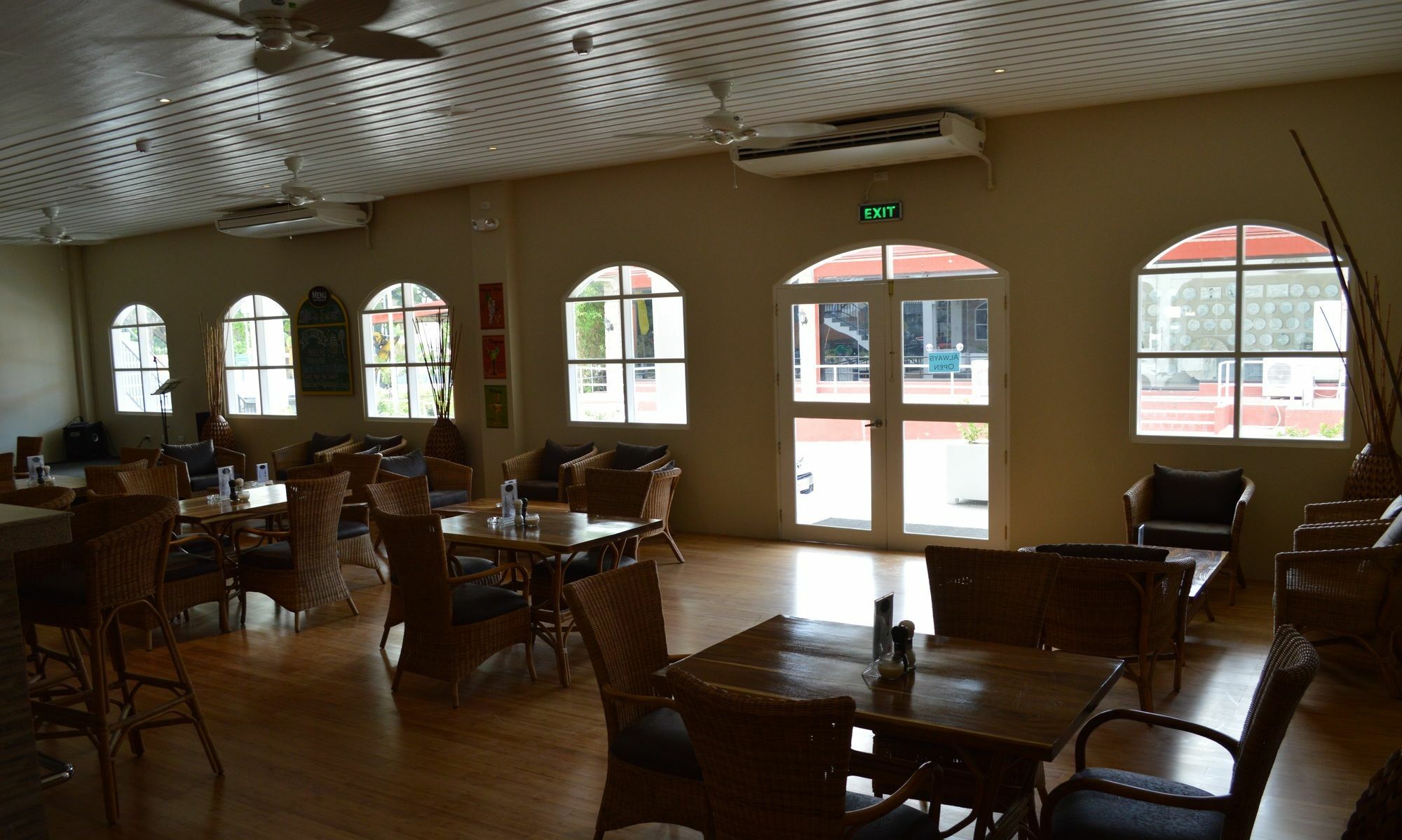 Kingsley'S Hotel And Gastro Pub Mabalacat 외부 사진