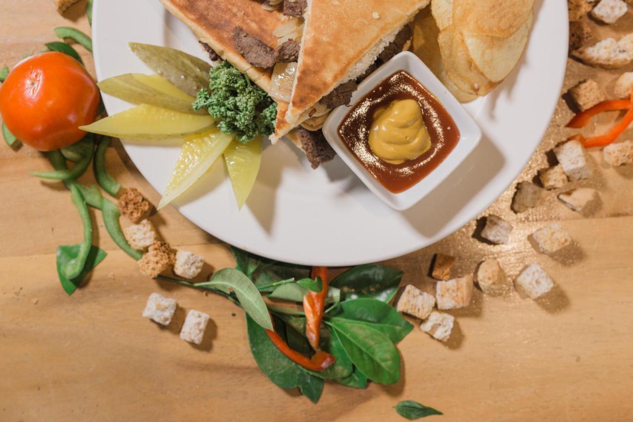 Kingsley'S Hotel And Gastro Pub Mabalacat 외부 사진